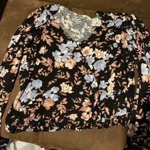 Wide sleeved long sleeve flowy shirt